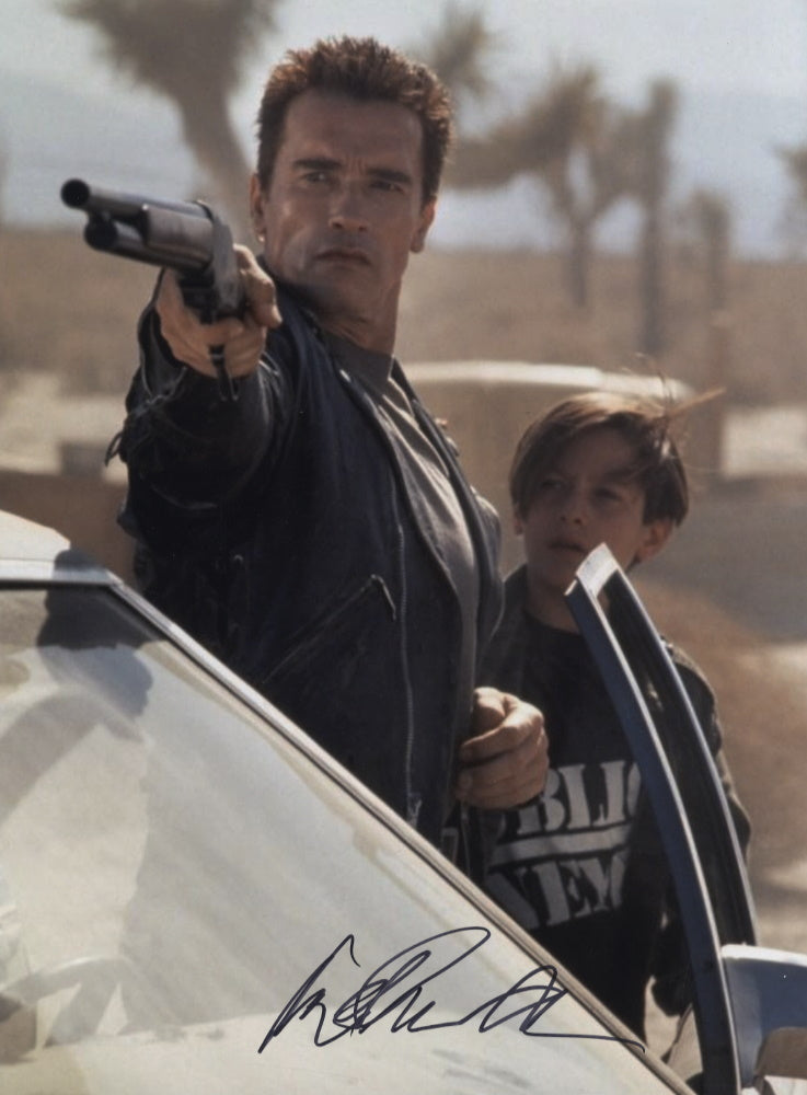 ARNOLD SCHWARZENEGGER - Terminator 12"x 16"- Beckett Authenticated