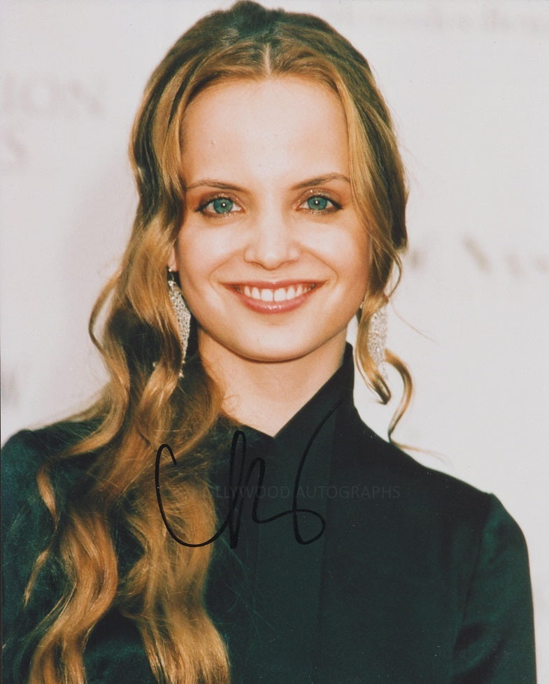 MENA SUVARI